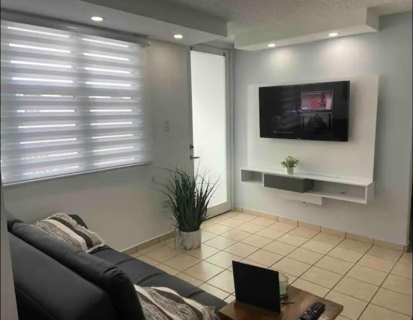Private Apartment Near Sju Solar Battery Carolina Esterno foto