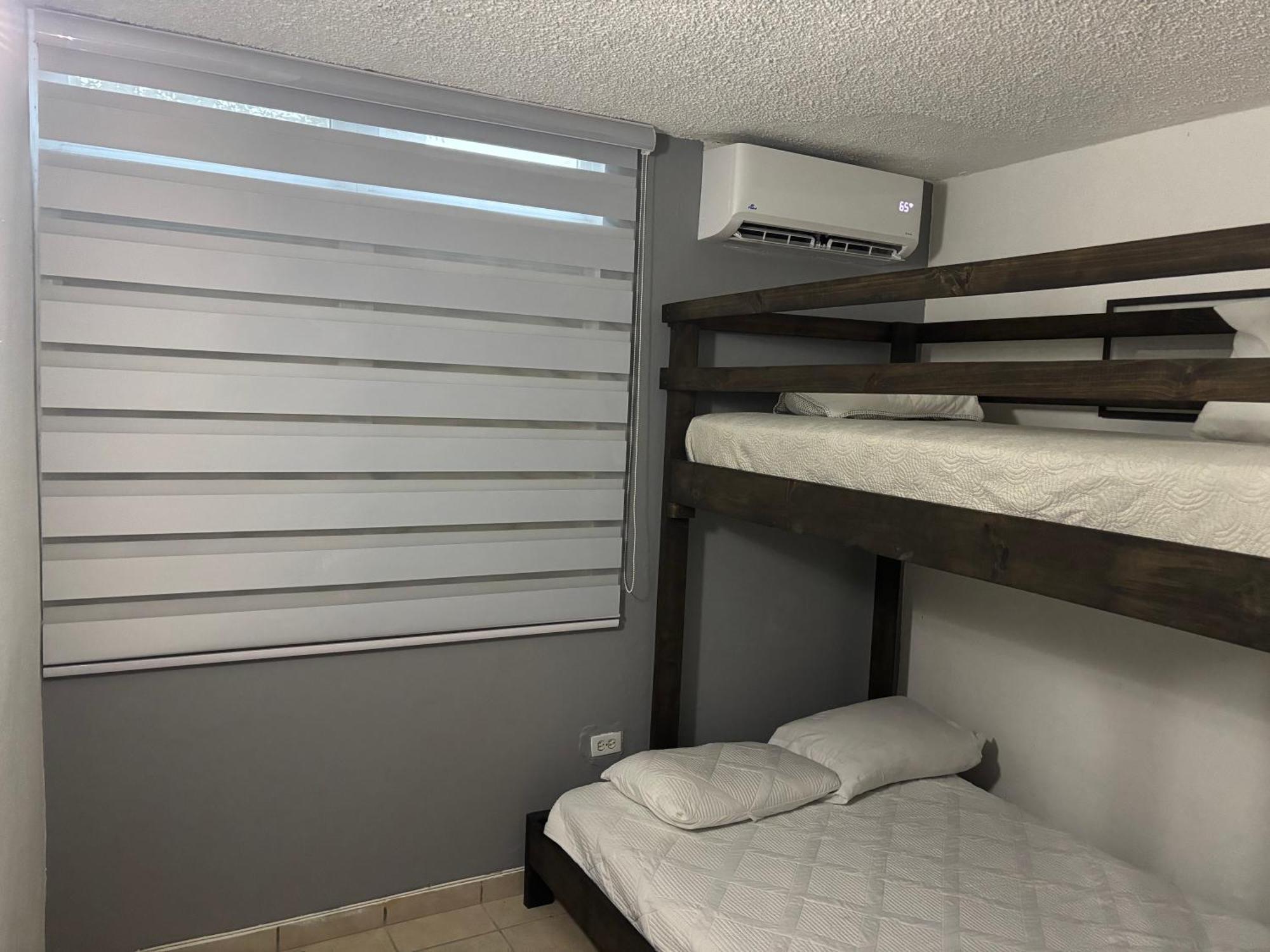 Private Apartment Near Sju Solar Battery Carolina Esterno foto